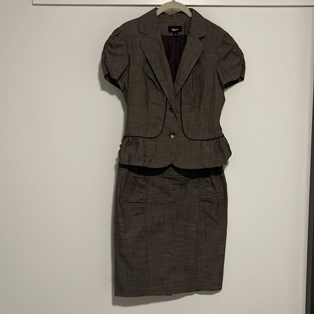 Iz Byer Brown Junior’s Pencil Skirt (Size 9) and Shortsleeved Blazer (Size L)